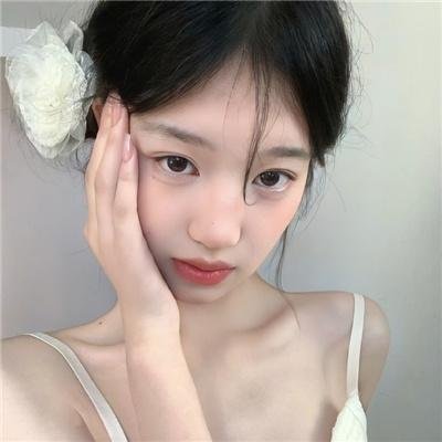 劳拉·马尔斯的眼睛
